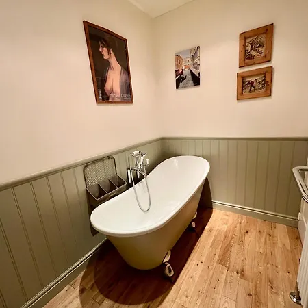 La Petite Madeleine Is A Charming 2 Bedroom Pet Friendly Gite Situated On Dinan Port Exterior photo