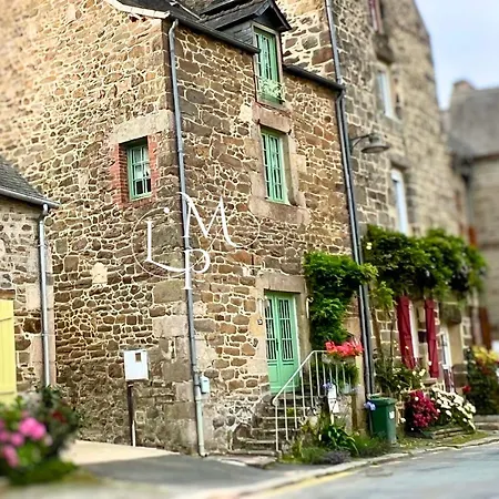 La Petite Madeleine Is A Charming 2 Bedroom Pet Friendly Gite Situated On Dinan Port Exterior photo