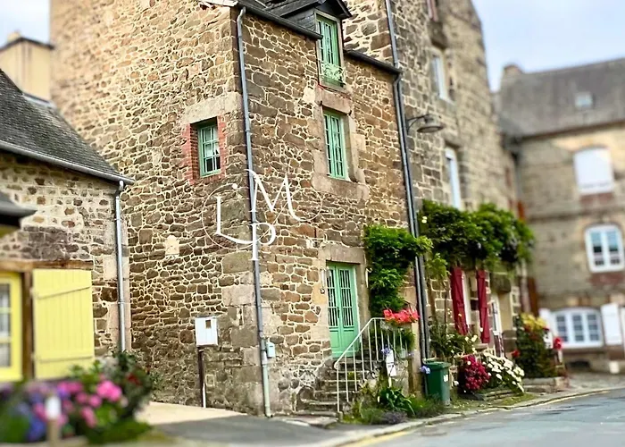 La Petite Madeleine Is A Charming 2 Bedroom Pet Friendly Gite Situated On Dinan Port
