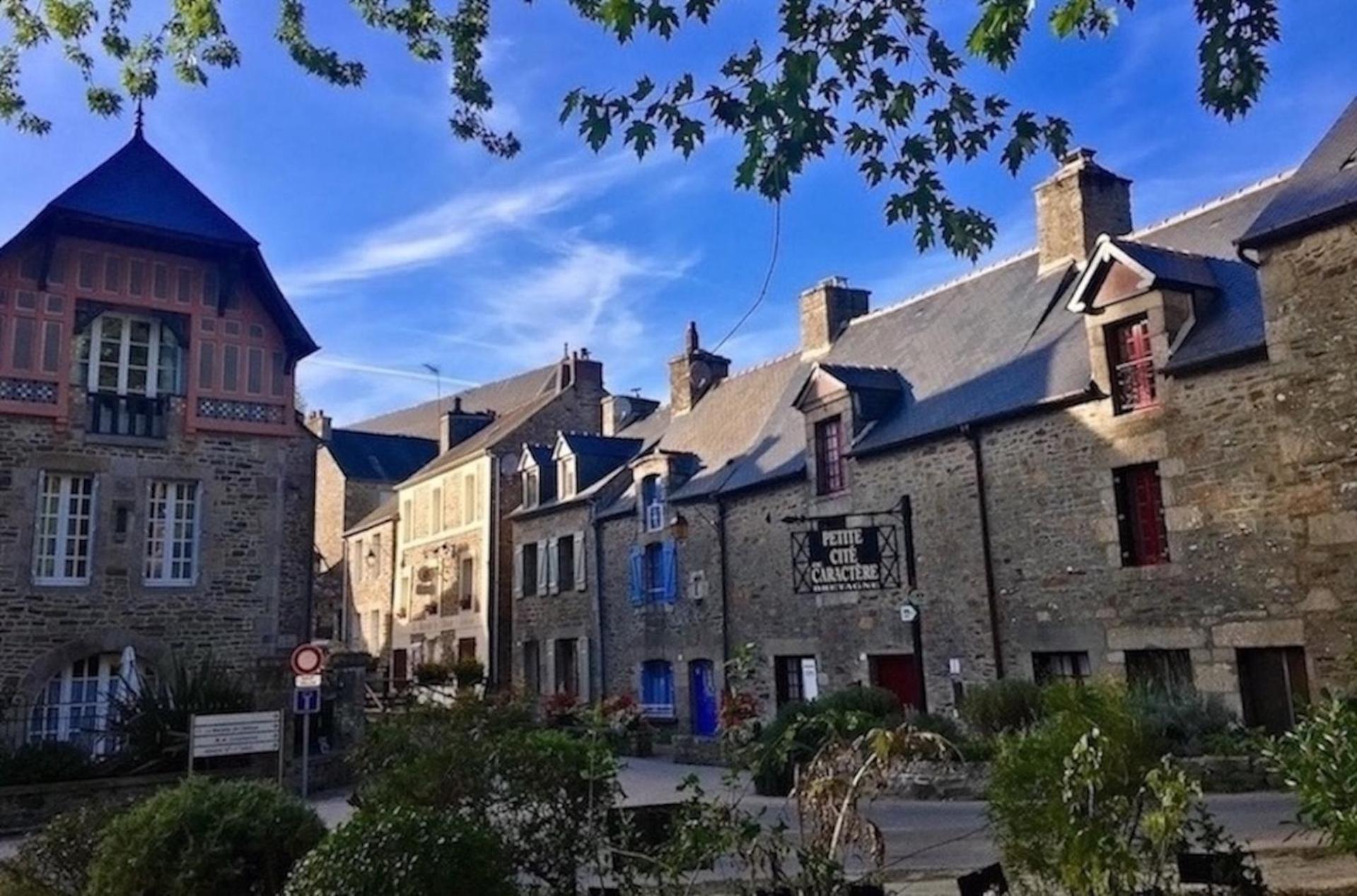 Holiday home La Petite Madeleine Is A Charming 2 Bedroom Pet Friendly Situated On Port Dinan