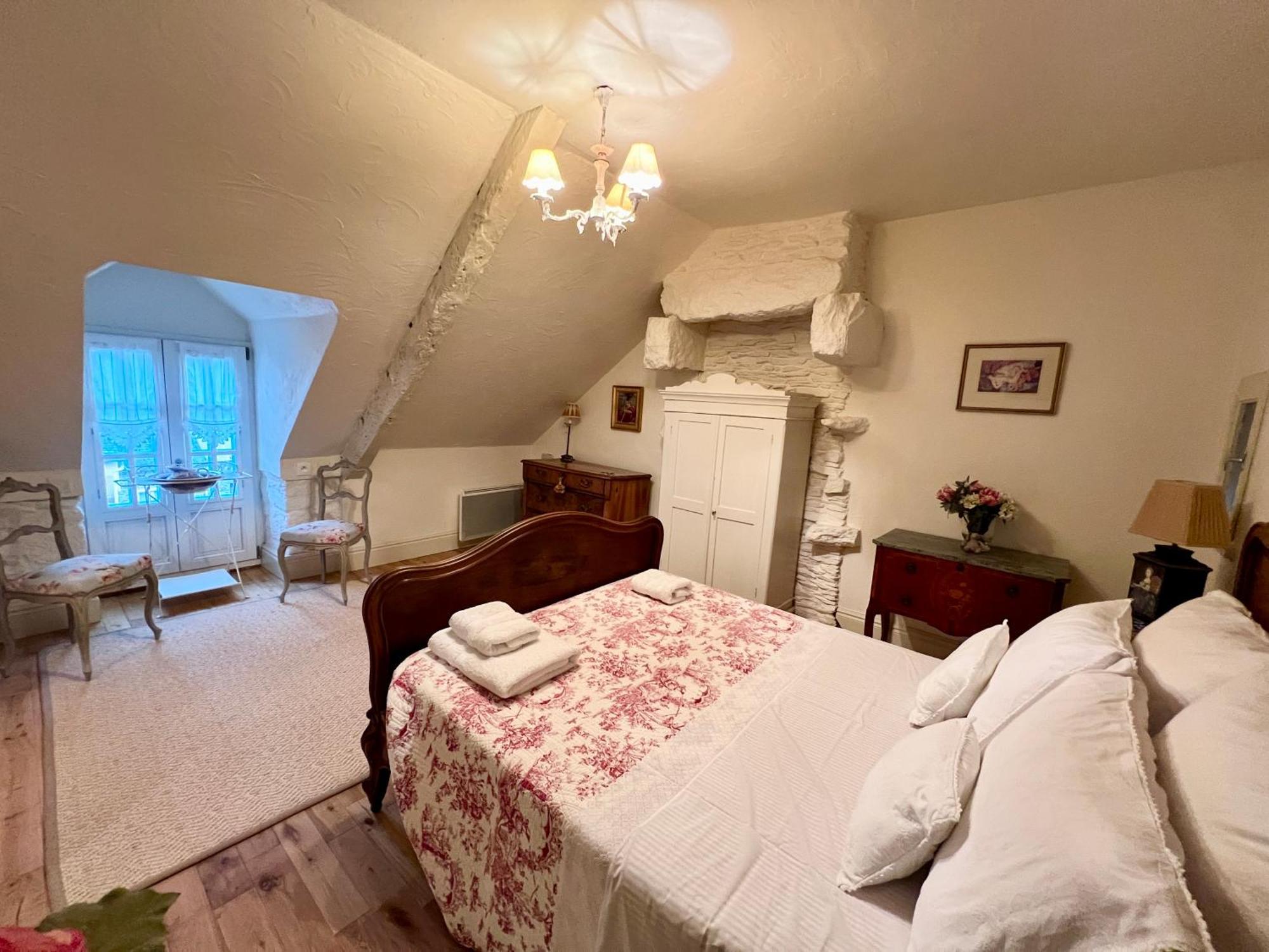 Holiday home La Petite Madeleine Is A Charming 2 Bedroom Pet Friendly Situated On Port *
