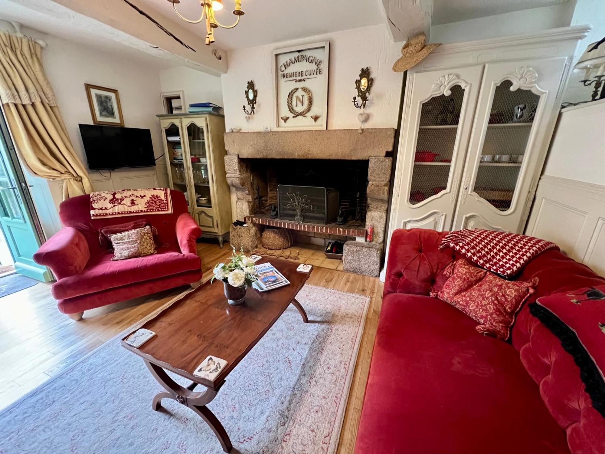 La Petite Madeleine Is A Charming 2 Bedroom Pet Friendly Situated On Port * Dinan