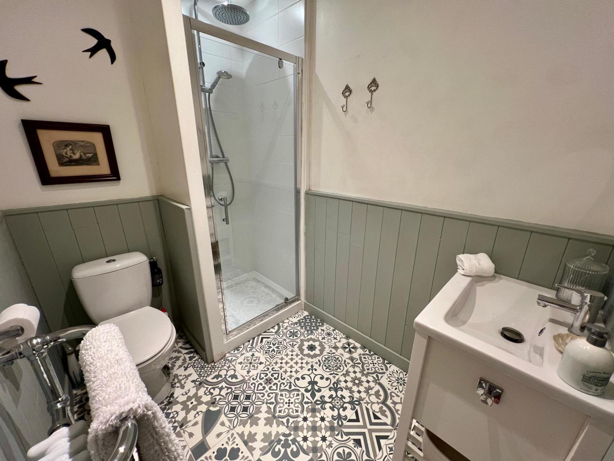 La Petite Madeleine Is A Charming 2 Bedroom Pet Friendly Situated On Port