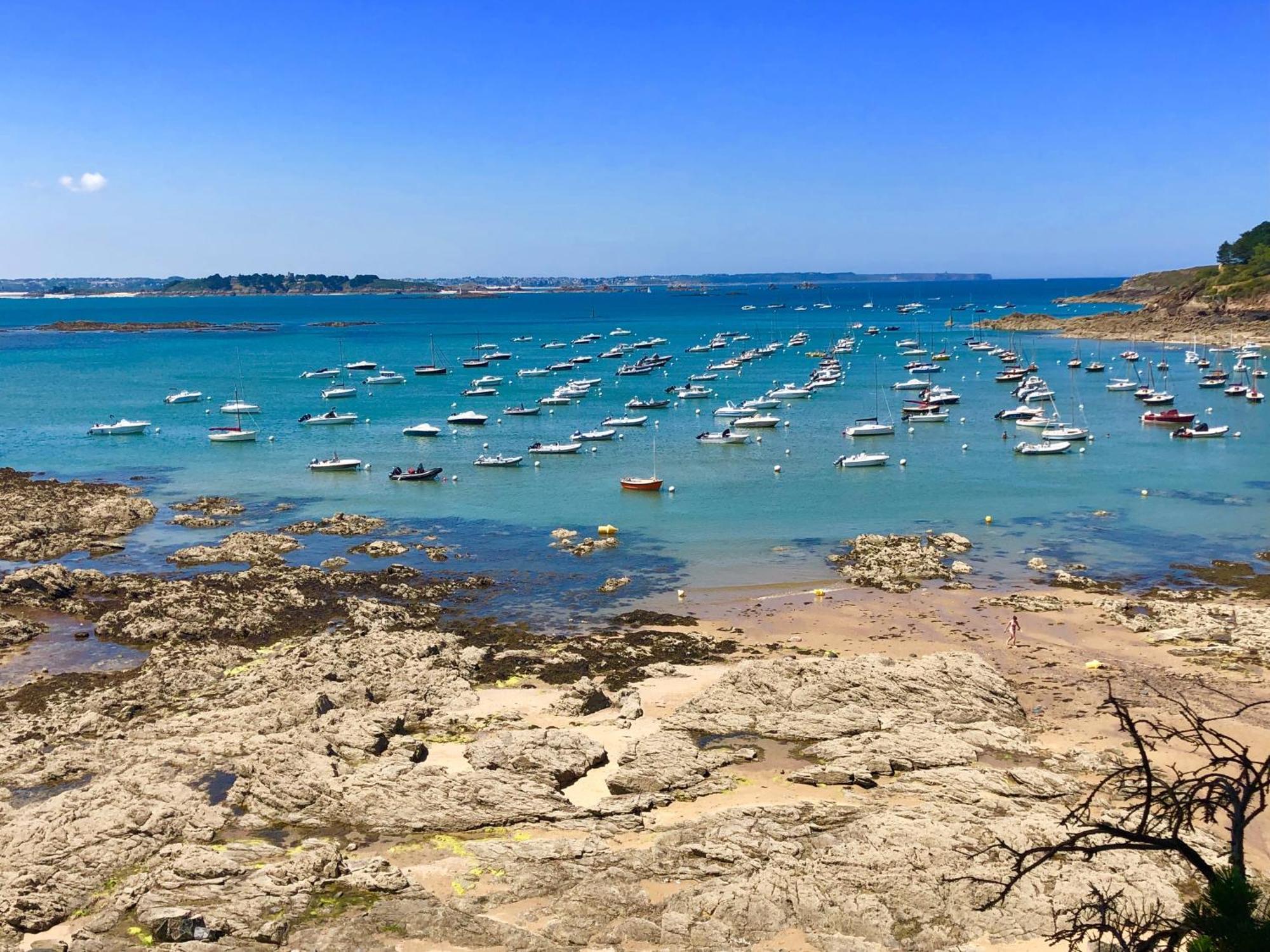 Holiday home La Petite Madeleine Is A Charming 2 Bedroom Pet Friendly Situated On Port *