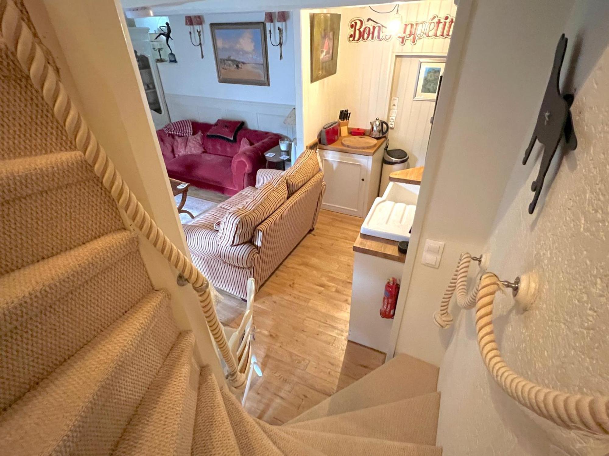 Holiday home La Petite Madeleine Is A Charming 2 Bedroom Pet Friendly Situated On Port