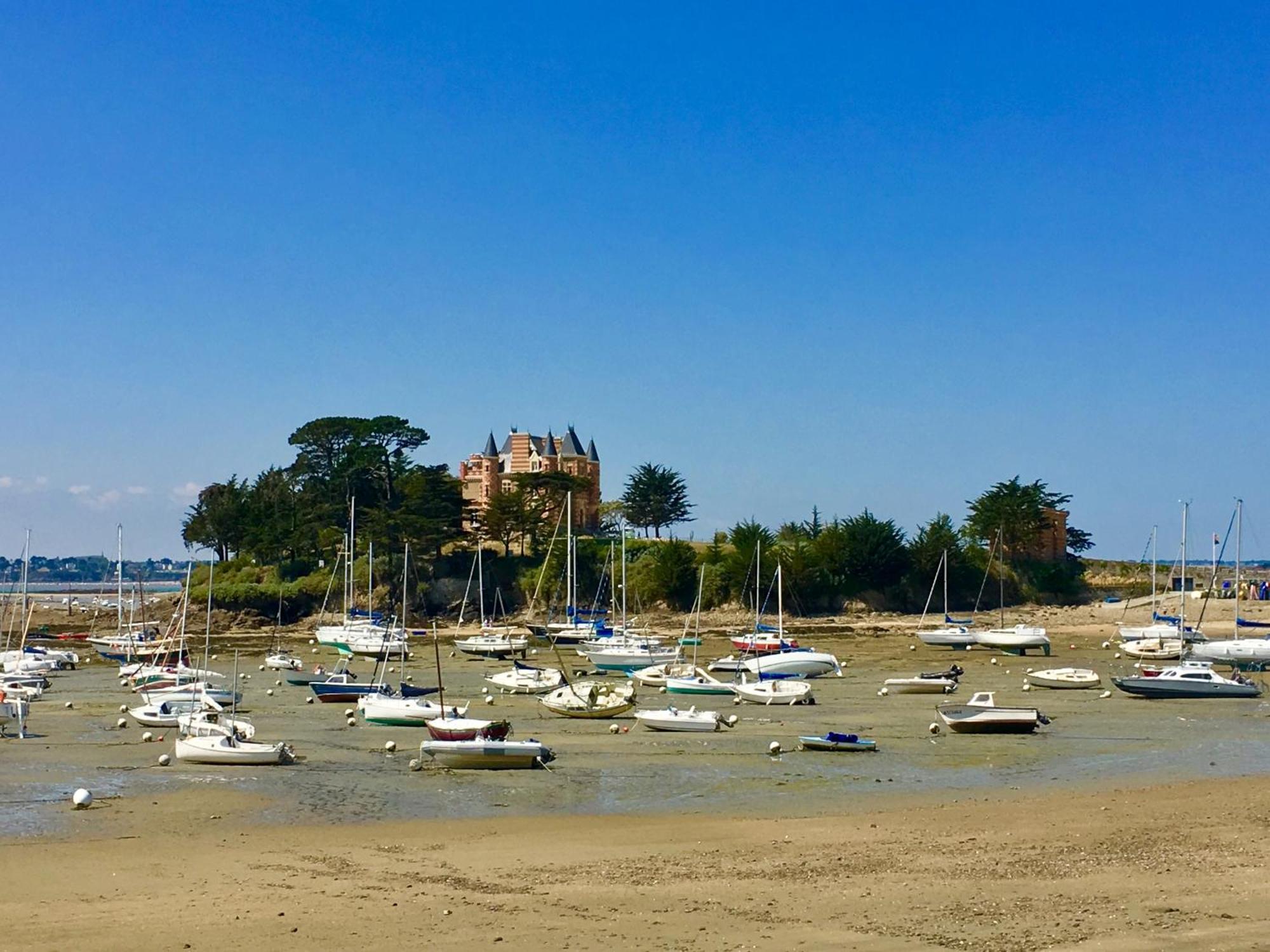 La Petite Madeleine Is A Charming 2 Bedroom Pet Friendly Situated On Port * Dinan
