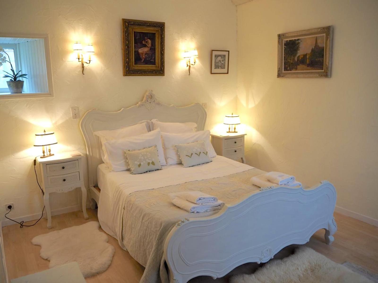 La Petite Madeleine Is A Charming 2 Bedroom Pet Friendly Situated On Port Holiday home *