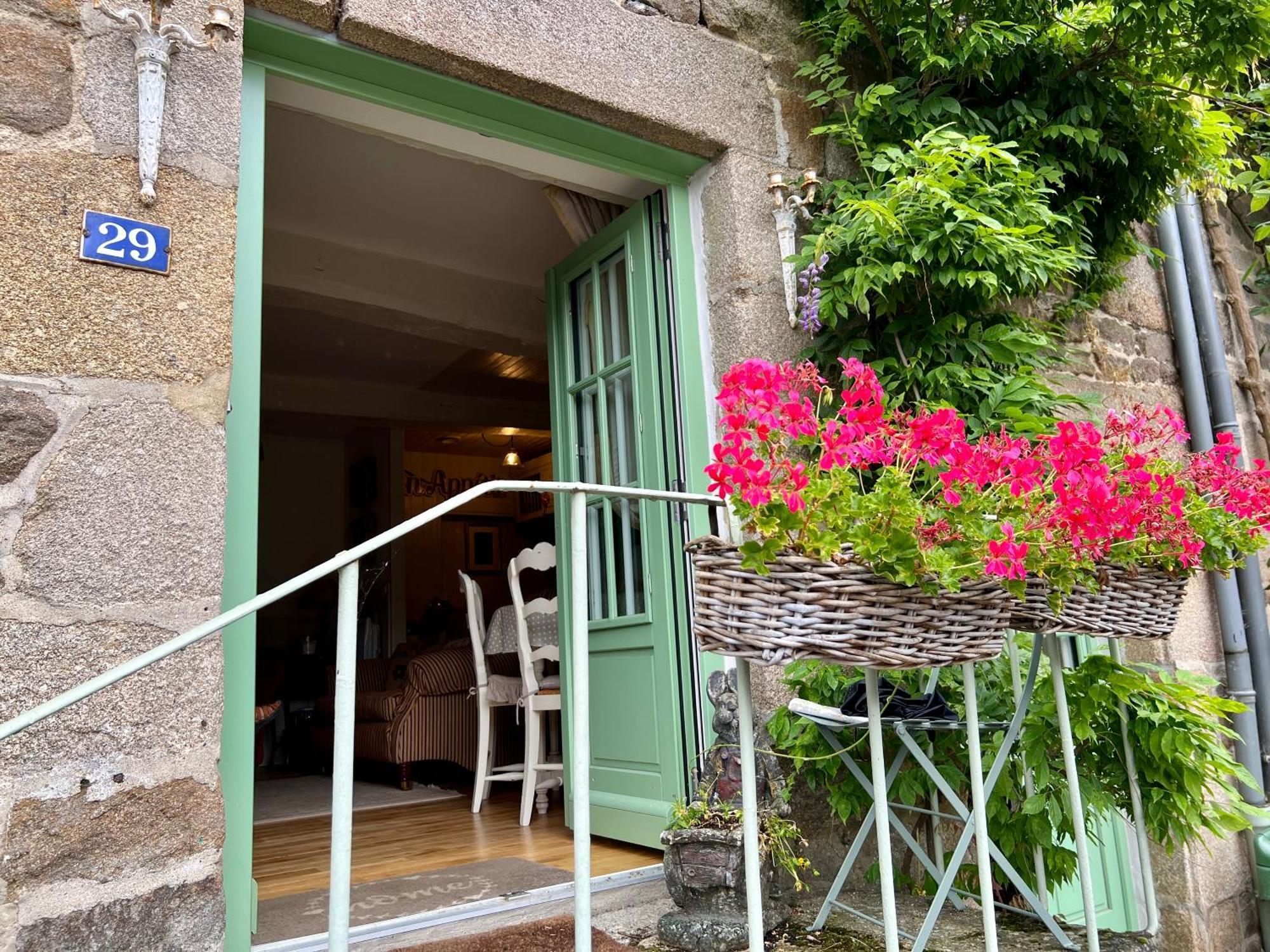 La Petite Madeleine Is A Charming 2 Bedroom Pet Friendly Situated On Port Holiday home Dinan
