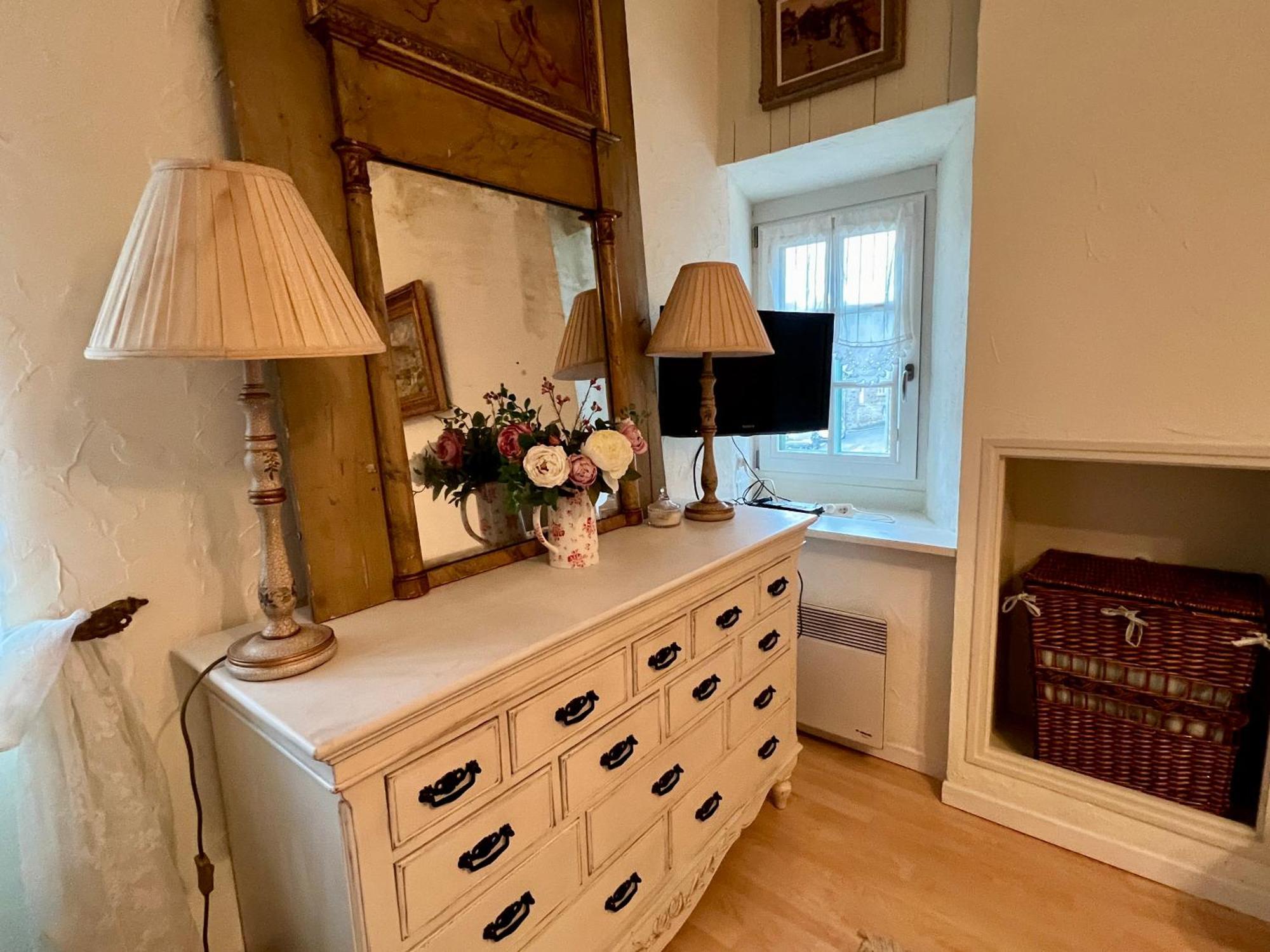 La Petite Madeleine Is A Charming 2 Bedroom Pet Friendly Situated On Port Dinan