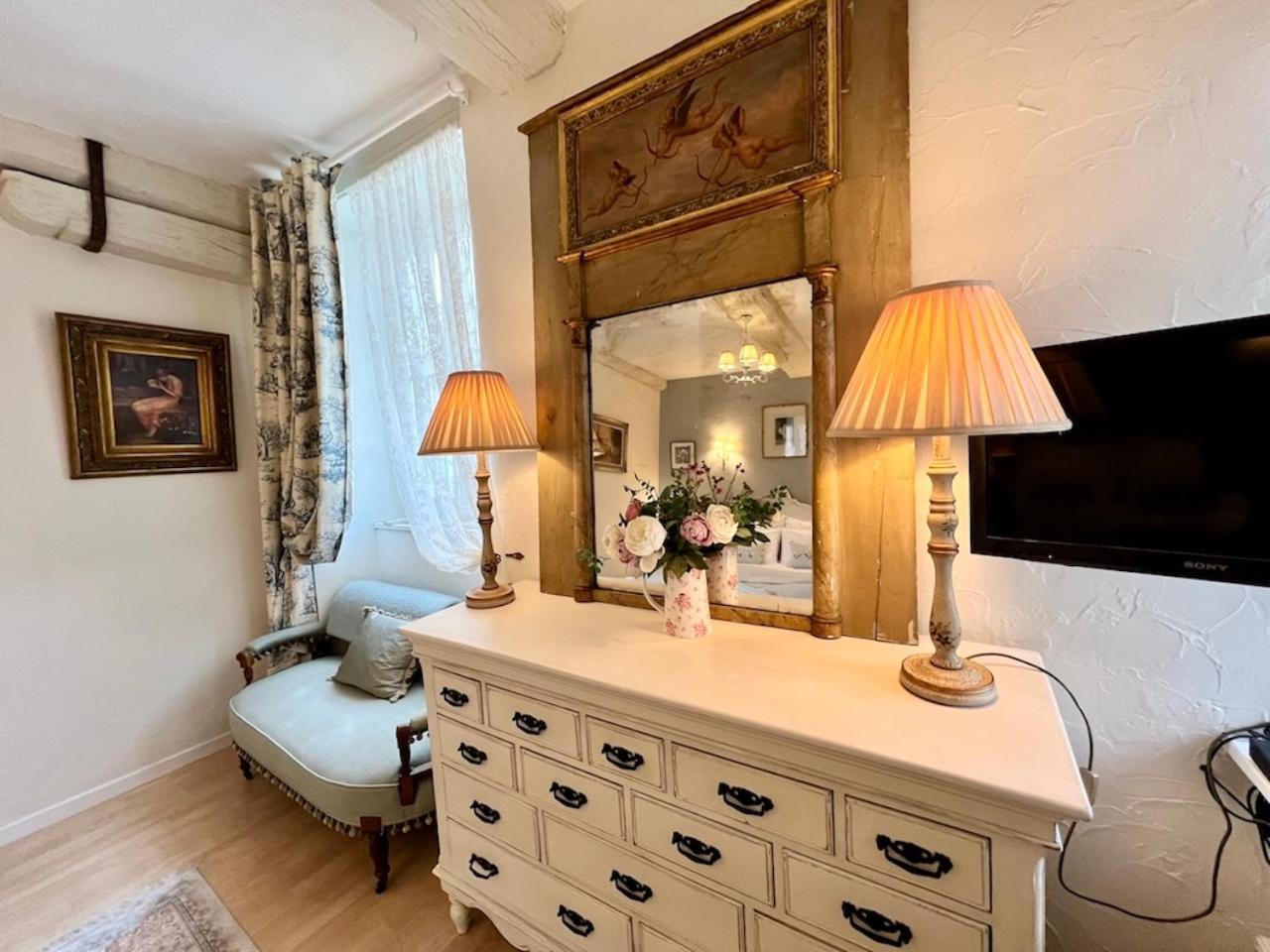 La Petite Madeleine Is A Charming 2 Bedroom Pet Friendly Situated On Port * Dinan
